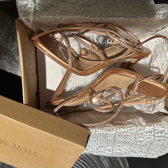 GORGEOUS Steve made heels! Size 10! - Picture 4 of 4